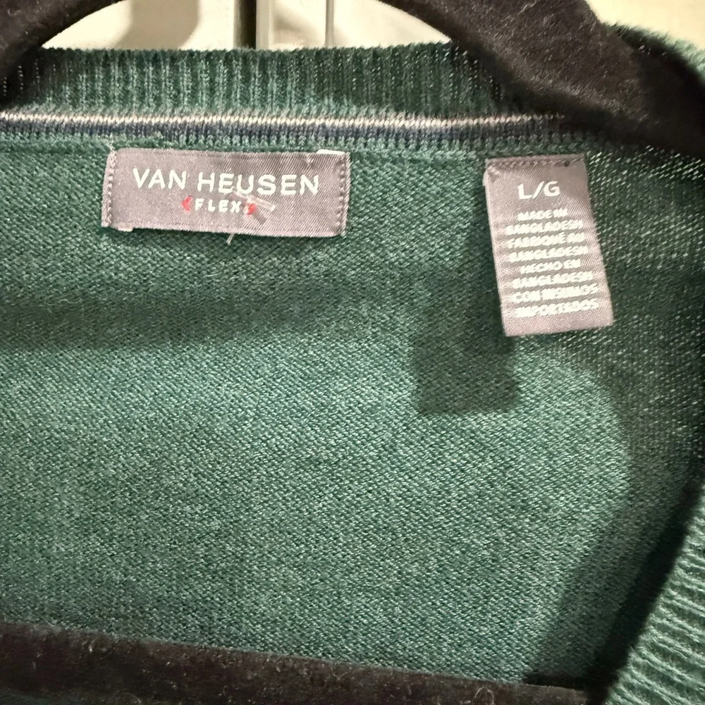 Van Heusen Men's Large Green V-Neck Lightweight Pullover Preppy 90s Minimal